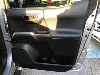 2017 Toyota Tacoma TRD Sport   - Photo 38 - Dallas, TX 75247