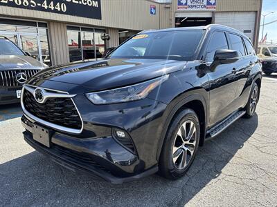 2023 Toyota Highlander XLE   - Photo 16 - Dallas, TX 75247