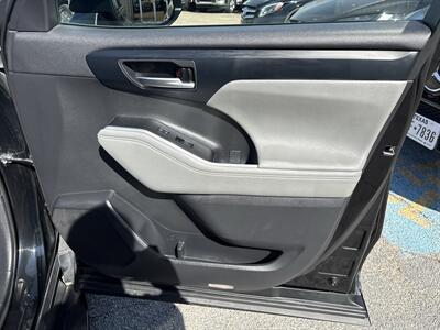 2023 Toyota Highlander XLE   - Photo 32 - Dallas, TX 75247