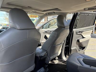2023 Toyota Highlander XLE   - Photo 24 - Dallas, TX 75247