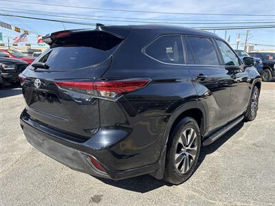 2023 Toyota Highlander XLE   - Photo 10 - Dallas, TX 75247