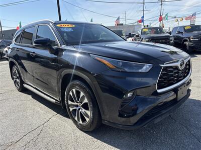 2023 Toyota Highlander XLE   - Photo 8 - Dallas, TX 75247