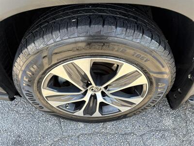 2023 Toyota Highlander XLE   - Photo 42 - Dallas, TX 75247