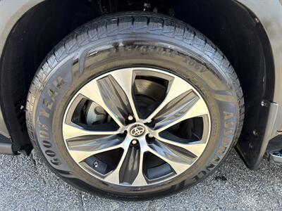 2023 Toyota Highlander XLE   - Photo 41 - Dallas, TX 75247