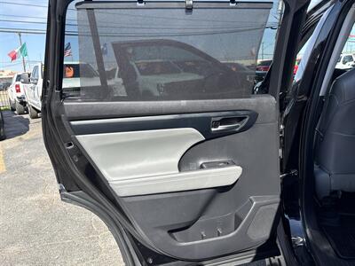 2023 Toyota Highlander XLE   - Photo 26 - Dallas, TX 75247