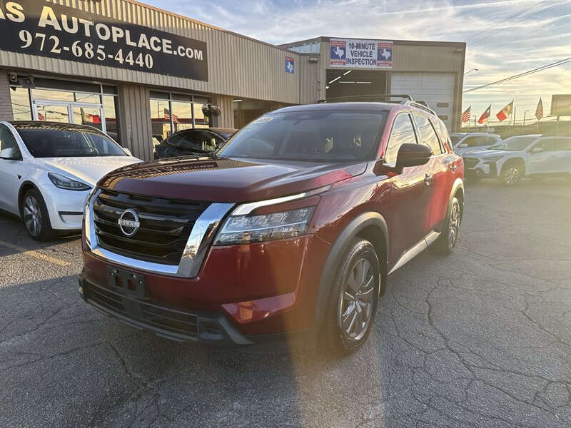 2022 Nissan Pathfinder SV
