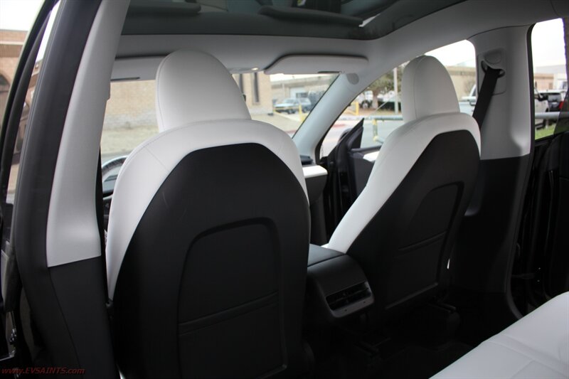 2023 Tesla Model Y - Photo 15 - Rialto, CA 92376-8618