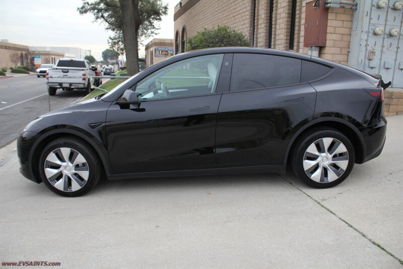 2023 Tesla Model Y - Photo 4 - Rialto, CA 92376-8618