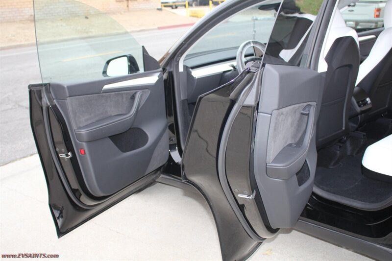 2023 Tesla Model Y - Photo 13 - Rialto, CA 92376-8618