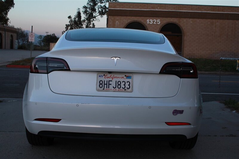2018 Tesla Model 3 Mid Range photo