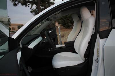 2025 Tesla Model Y Performance  We Finance This - Photo 11 - Rialto, CA 92376-8618