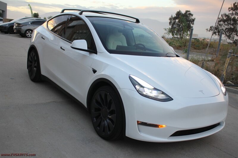 2025 Tesla Model Y Performance  We Finance This - Photo 1 - Rialto, CA 92376-8618