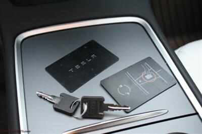 2025 Tesla Model Y Performance  We Finance This - Photo 21 - Rialto, CA 92376-8618