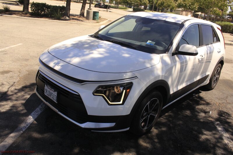 2024 Kia Niro LX We Finance - Photo 2 - Rialto, CA 92376-8618