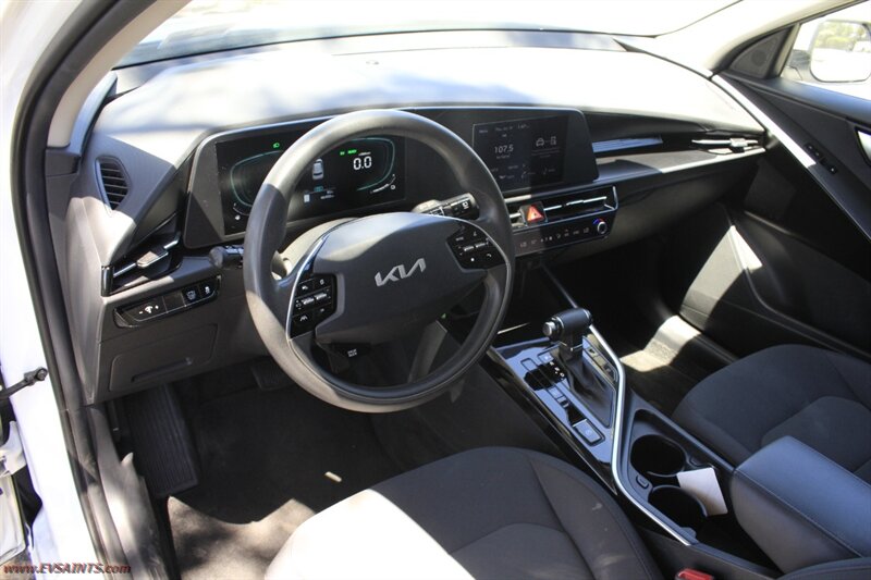 2024 Kia Niro LX We Finance - Photo 10 - Rialto, CA 92376-8618