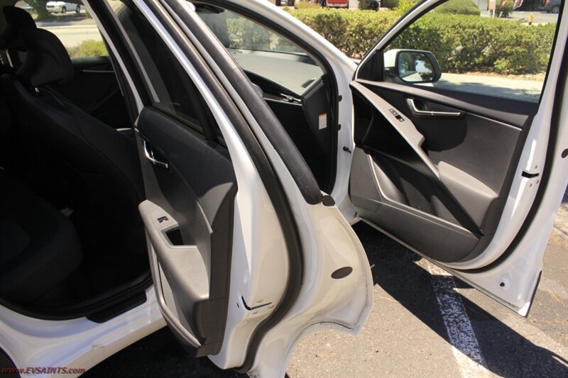 2024 Kia Niro LX We Finance - Photo 12 - Rialto, CA 92376-8618