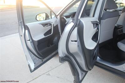 2022 Toyota RAV4 Hybrid XLE  We Finance - Photo 15 - Rialto, CA 92376-8618
