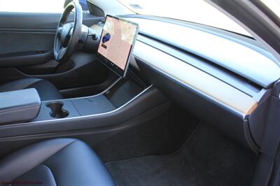 2018 Tesla Model 3 Long Range  We Finance - Photo 14 - Rialto, CA 92376-8618