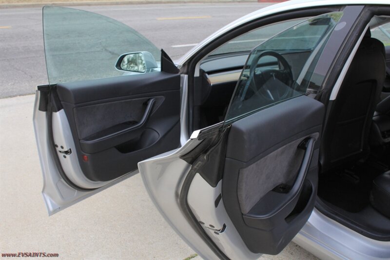 2018 Tesla Model 3 Long Range We Finance - Photo 11 - Rialto, CA 92376-8618