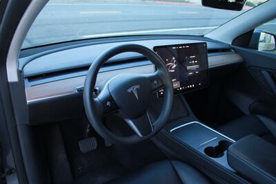 2022 Tesla Model Y Long Range  Warranty *** We Finance - Photo 18 - Rialto, CA 92376-8618