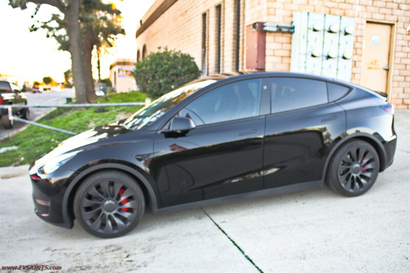 2023 Tesla Model Y Performance All Black Premium - Photo 4 - Rialto, CA 92376-8618
