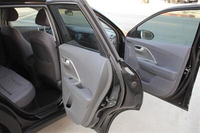 2018 Kia Niro LX - Photo 10 - Rialto, CA 92376-8618