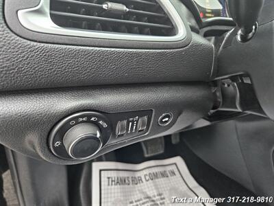2016 Chrysler 200 Limited   - Photo 11 - Greenwood, IN 46142