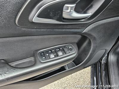 2016 Chrysler 200 Limited   - Photo 10 - Greenwood, IN 46142