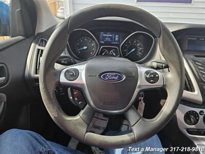 2014 Ford Focus SE   - Photo 12 - Greenwood, IN 46142