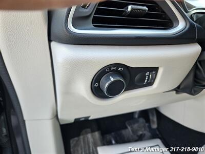 2018 Chrysler Pacifica L   - Photo 11 - Greenwood, IN 46142