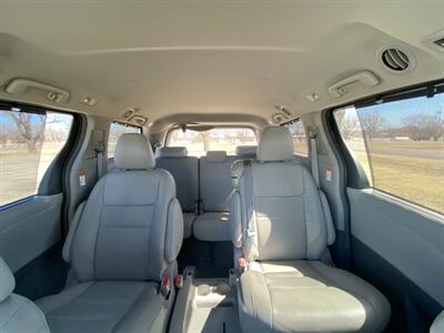 2017 Toyota Sienna XLE 8-Passenger   - Photo 5 - Perryton, TX 79070