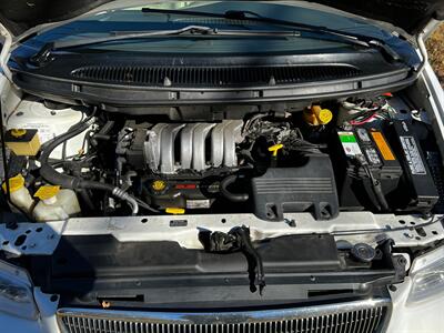 1997 Chrysler Town & Country LXi   - Photo 9 - Lewisville, TX 75057