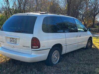 1997 Chrysler Town & Country LXi   - Photo 11 - Lewisville, TX 75057