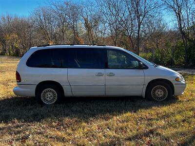 1997 Chrysler Town & Country LXi   - Photo 10 - Lewisville, TX 75057