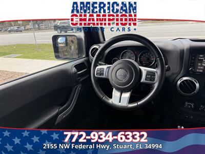 2017 Jeep Wrangler Unlimited Rubicon   - Photo 16 - Stuart, FL 34994