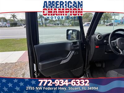2017 Jeep Wrangler Unlimited Rubicon   - Photo 9 - Stuart, FL 34994