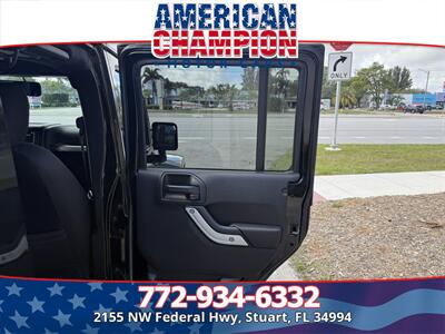 2017 Jeep Wrangler Unlimited Rubicon   - Photo 14 - Stuart, FL 34994