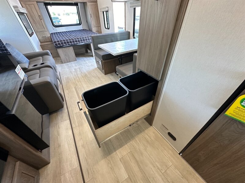 2026 Coachmen Freedom Express Ultra Lite 22MLS - Photo 18 - Goshen, IN 46526