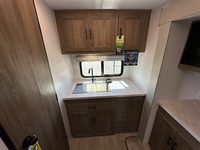 2026 Coachmen Freedom Express Ultra Lite 22MLS - Photo 19 - Goshen, IN 46526