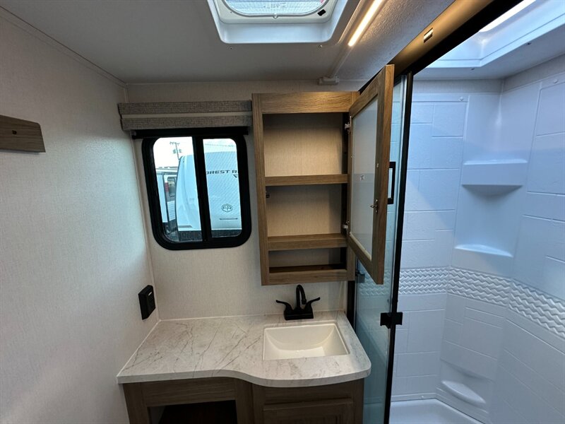 2026 Coachmen Freedom Express Ultra Lite 22MLS - Photo 29 - Goshen, IN 46526