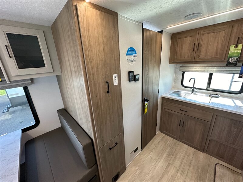 2026 Coachmen Freedom Express Ultra Lite 22MLS - Photo 16 - Goshen, IN 46526