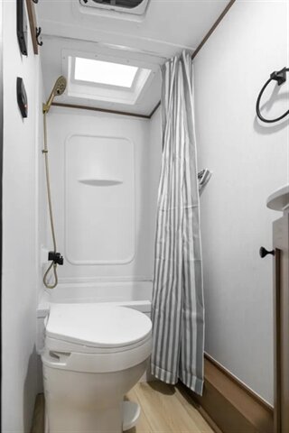 2026 Coachmen Apex Nano 183BH - Photo 11 - Goshen, IN 46526