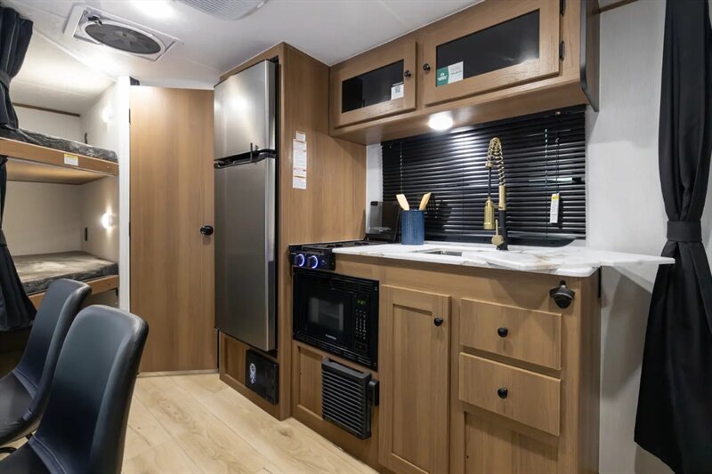 2026 Coachmen Apex Nano 183BH - Photo 5 - Goshen, IN 46526