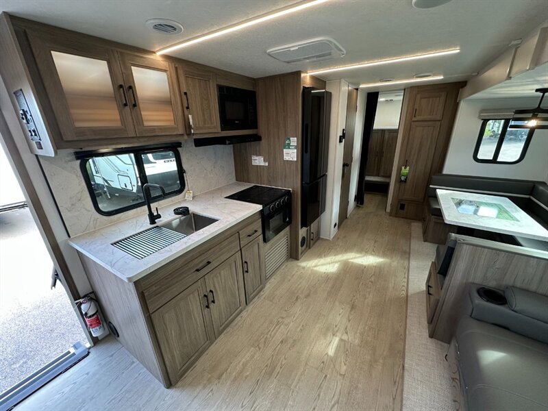 2026 Coachmen Freedom Express Ultra Lite 292BHDS - Photo 11 - Goshen, IN 46526