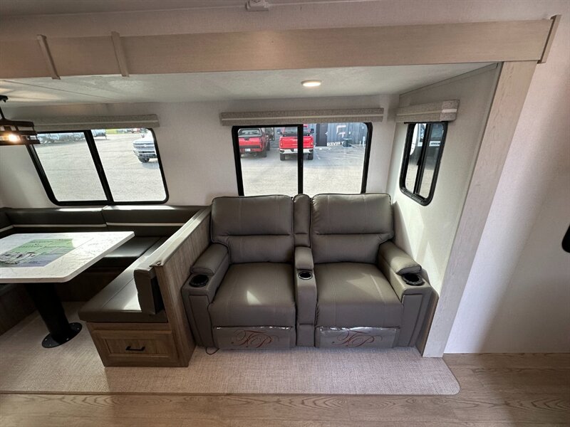 2026 Coachmen Freedom Express Ultra Lite 292BHDS - Photo 12 - Goshen, IN 46526