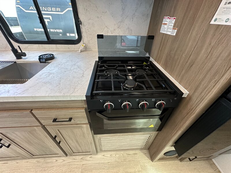 2026 Coachmen Freedom Express Ultra Lite 292BHDS - Photo 15 - Goshen, IN 46526