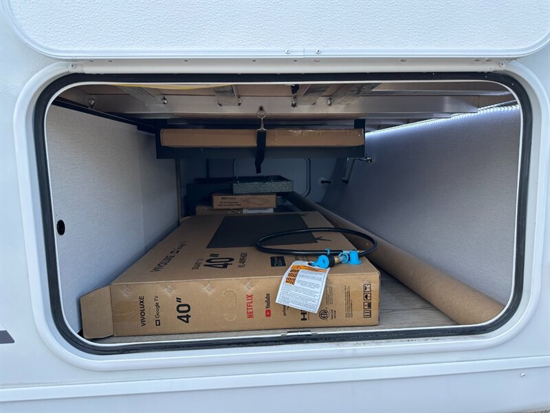 2026 Coachmen Freedom Express Ultra Lite 292BHDS - Photo 8 - Goshen, IN 46526