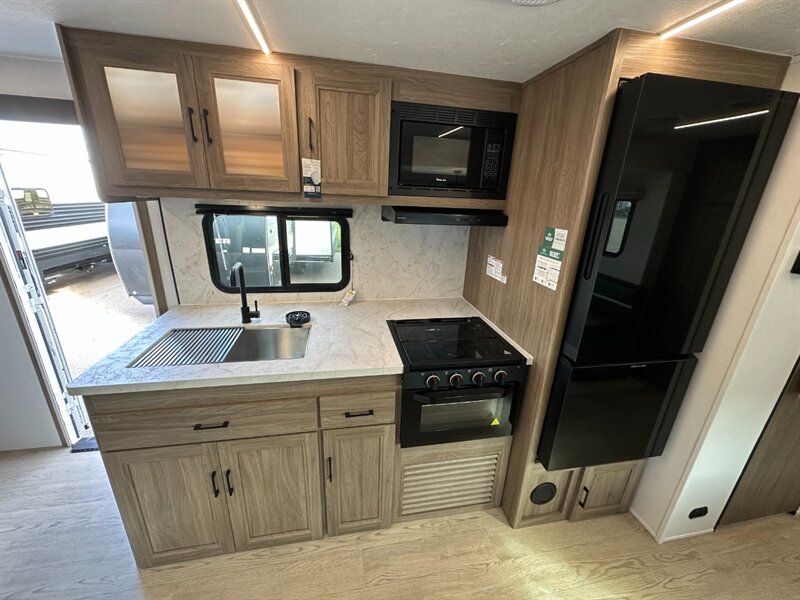 2026 Coachmen Freedom Express Ultra Lite 292BHDS - Photo 14 - Goshen, IN 46526