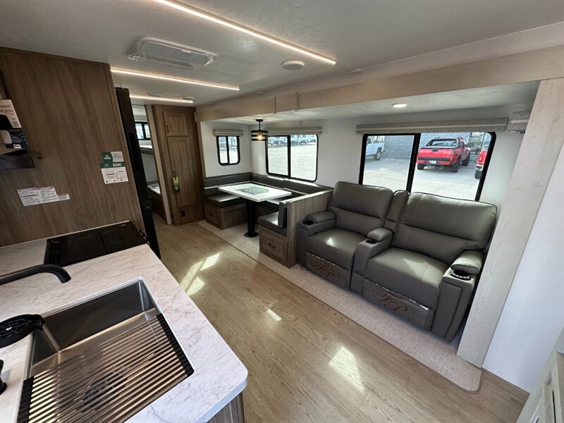 2026 Coachmen Freedom Express Ultra Lite 292BHDS - Photo 10 - Goshen, IN 46526