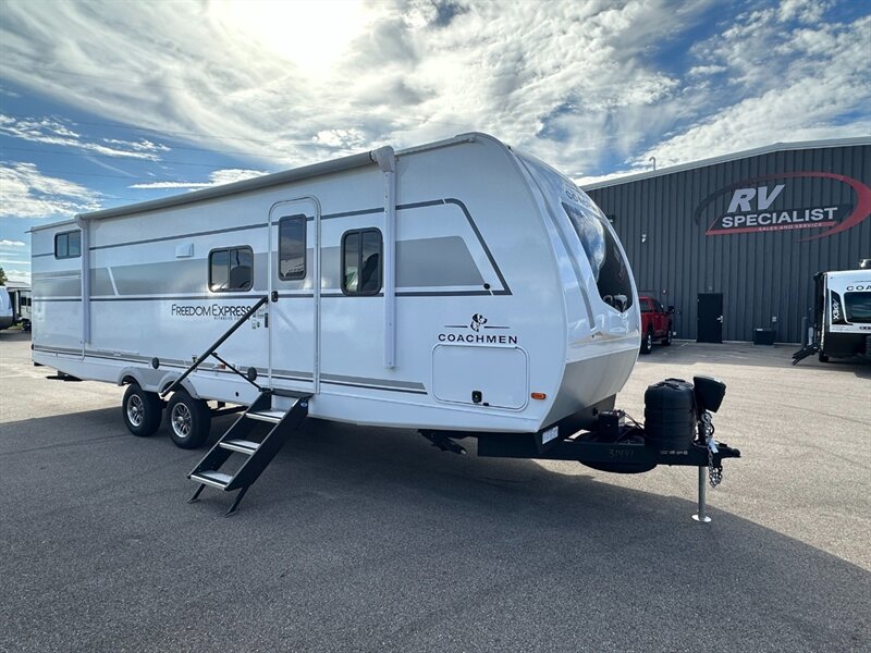 2026 Coachmen Freedom Express Ultra Lite 292BHDS - Photo 4 - Goshen, IN 46526